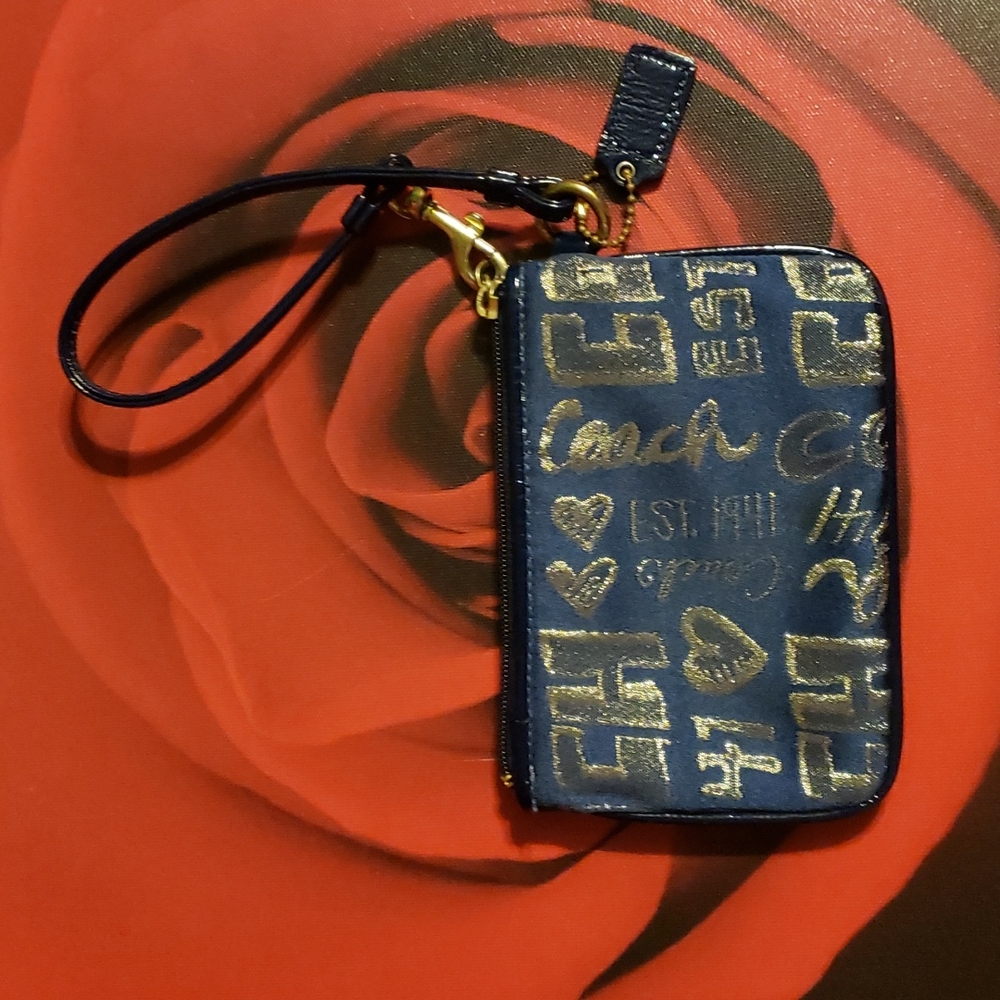 Coach Poppy Wristlet - Picture 4 of 5